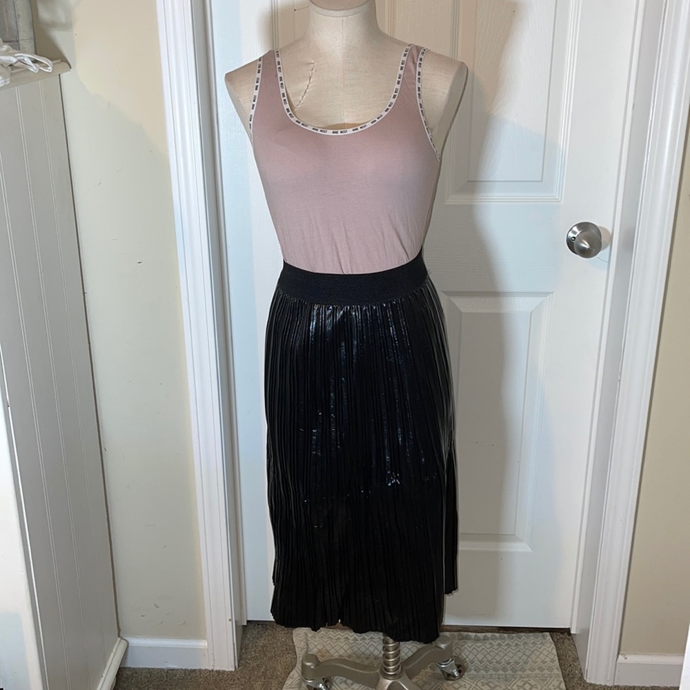 NWOT Zara black pleather pleated skirt